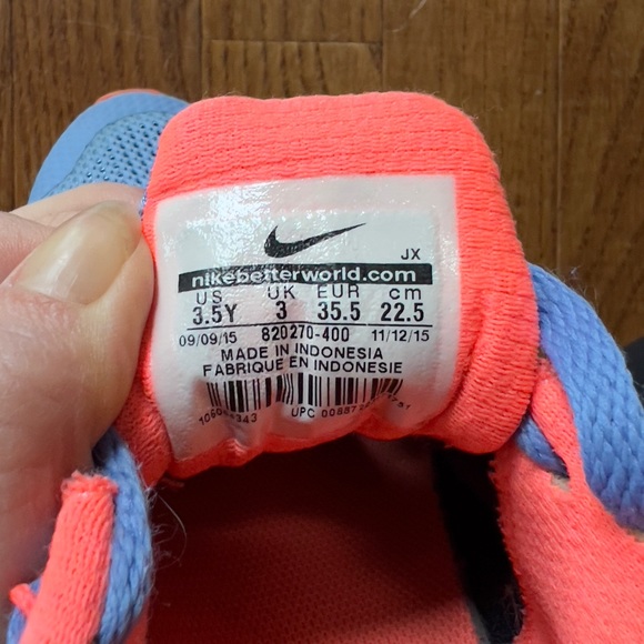 Nikes Running Shoes - Picture 6 of 6